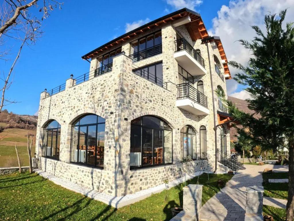 Bujtina Vrenezi Hotel Peshkopi Luaran gambar