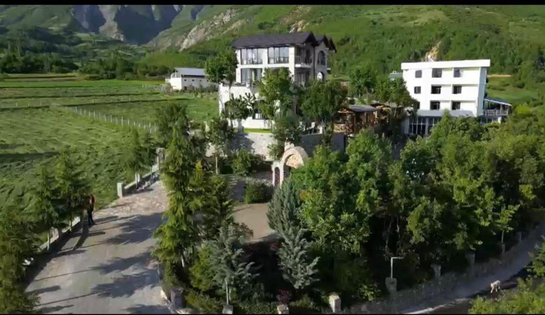 Bujtina Vrenezi Hotel Peshkopi Luaran gambar
